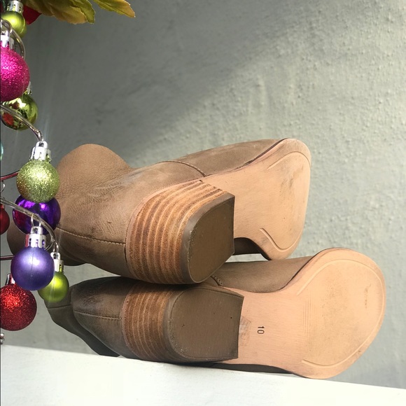 SOLD Seychelles Snare bootie in Tan - Picture 8 of 8
